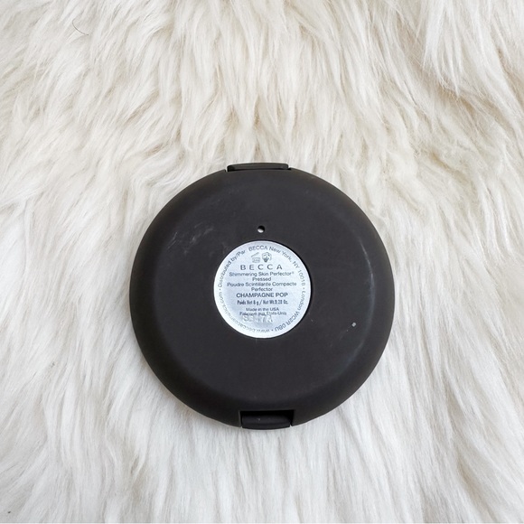 Becca Shimmering Skin Perfector Pressed Powder in Champagne Pop - Picture 2 of 3